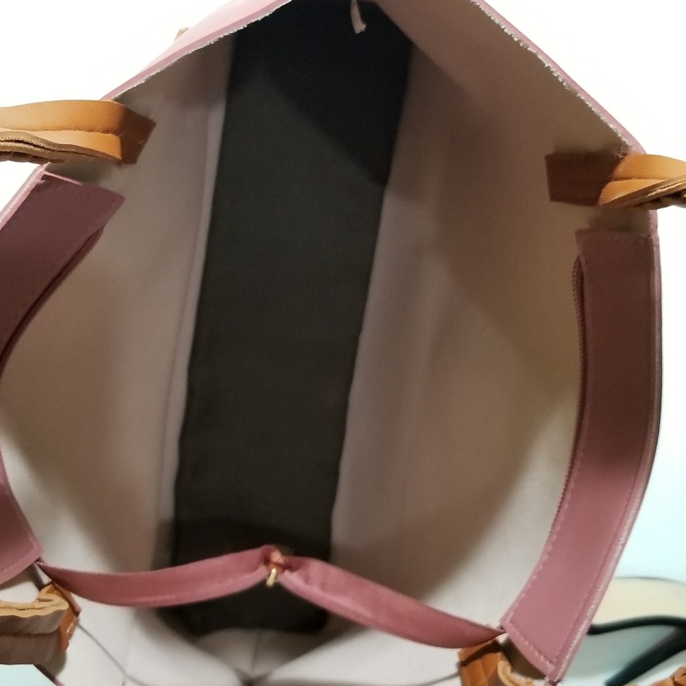 Handbags - Picture 4 of 5